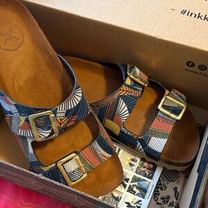 inkkas Buckle Sandal
